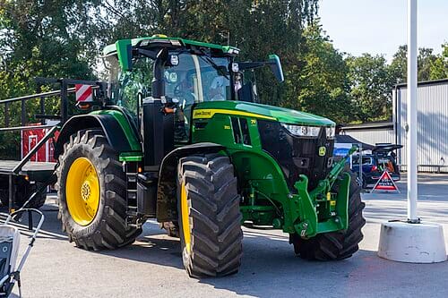John Deere 7R Series