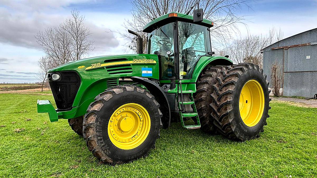John Deere Tractor 7015 Series